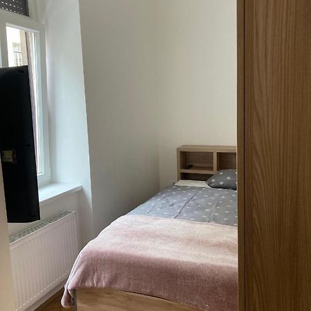 Tiny Twix Room In The City Centre ลูบลิยานา ภายนอก รูปภาพ